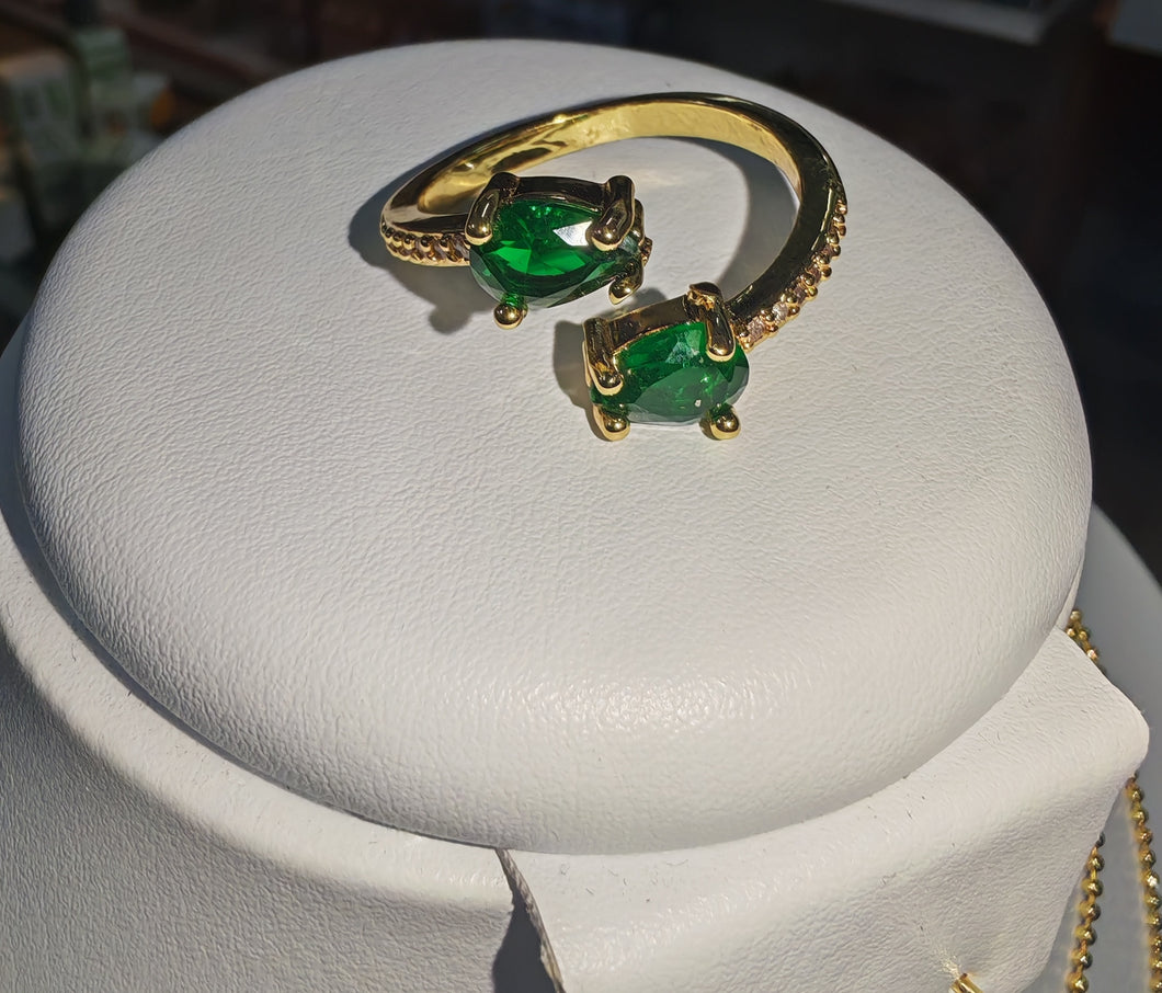 ANILLO DORADO AUTO AJUSTABLE C/2 PIEDRAS VERDES