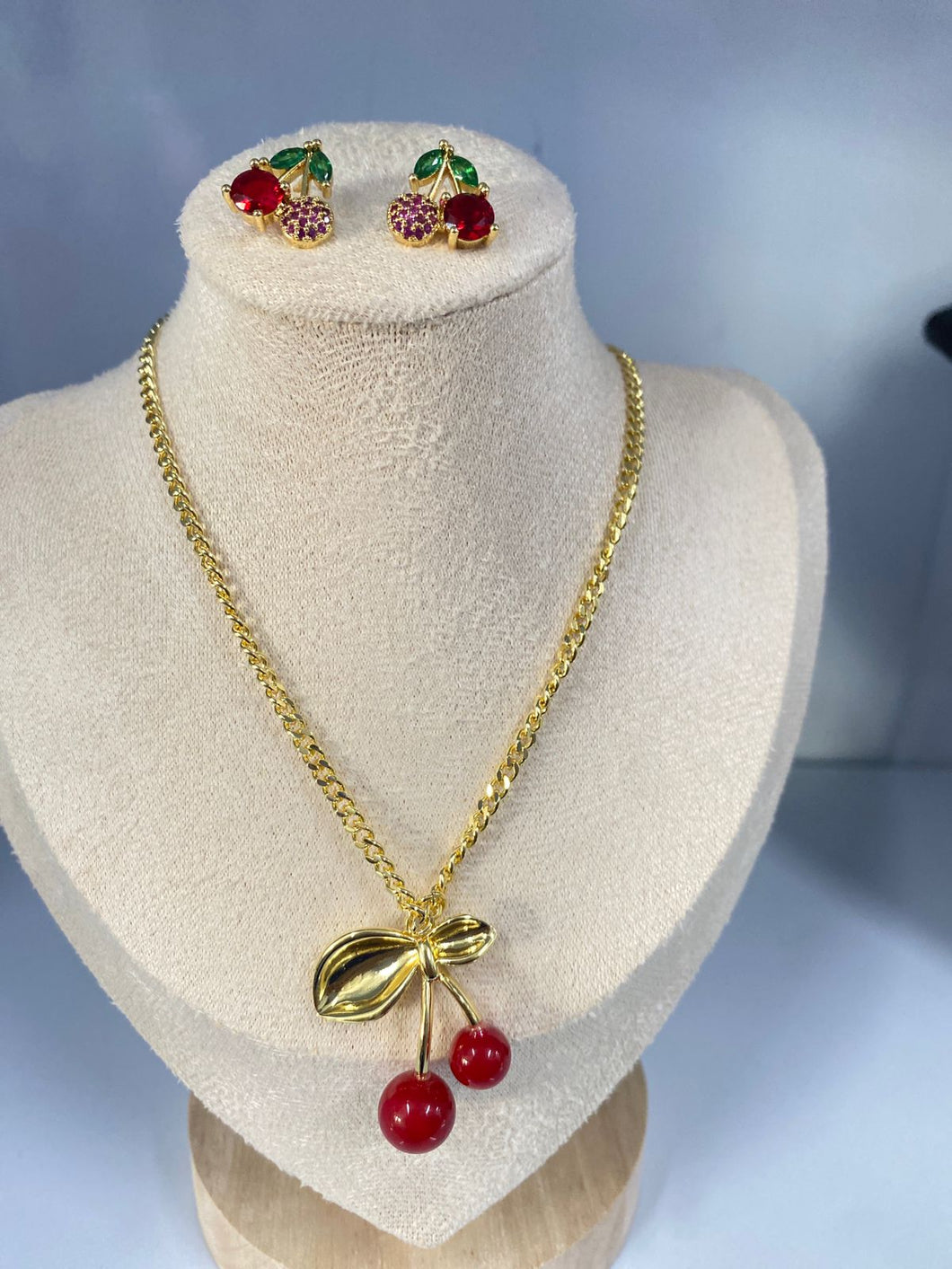 Cadena en Set Cherry con Pendientes