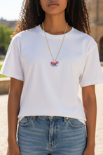 Cargar imagen en el visor de la galería, Cadena Dorada C/Dije de Mariposa en Piedrecillas
